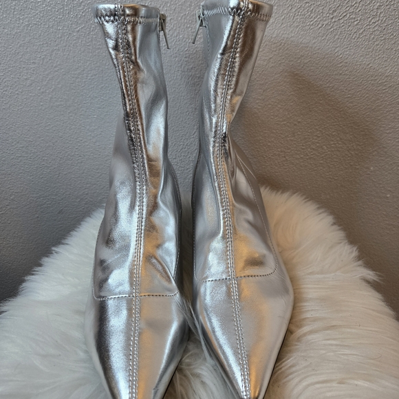 Abound Erin Faux Leather Silver Ankle Boots - New Sz 8.5 - Picture 3 of 12